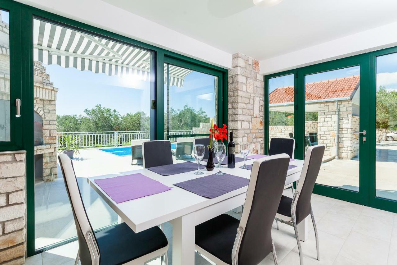 Villa Barbara - Olive Paradise, With Chlorine-Free Pool 尼亚卢卡 外观 照片