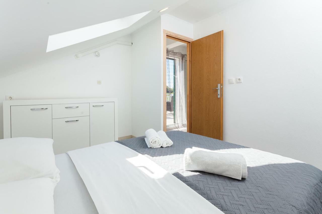 Villa Barbara - Olive Paradise, With Chlorine-Free Pool 尼亚卢卡 外观 照片