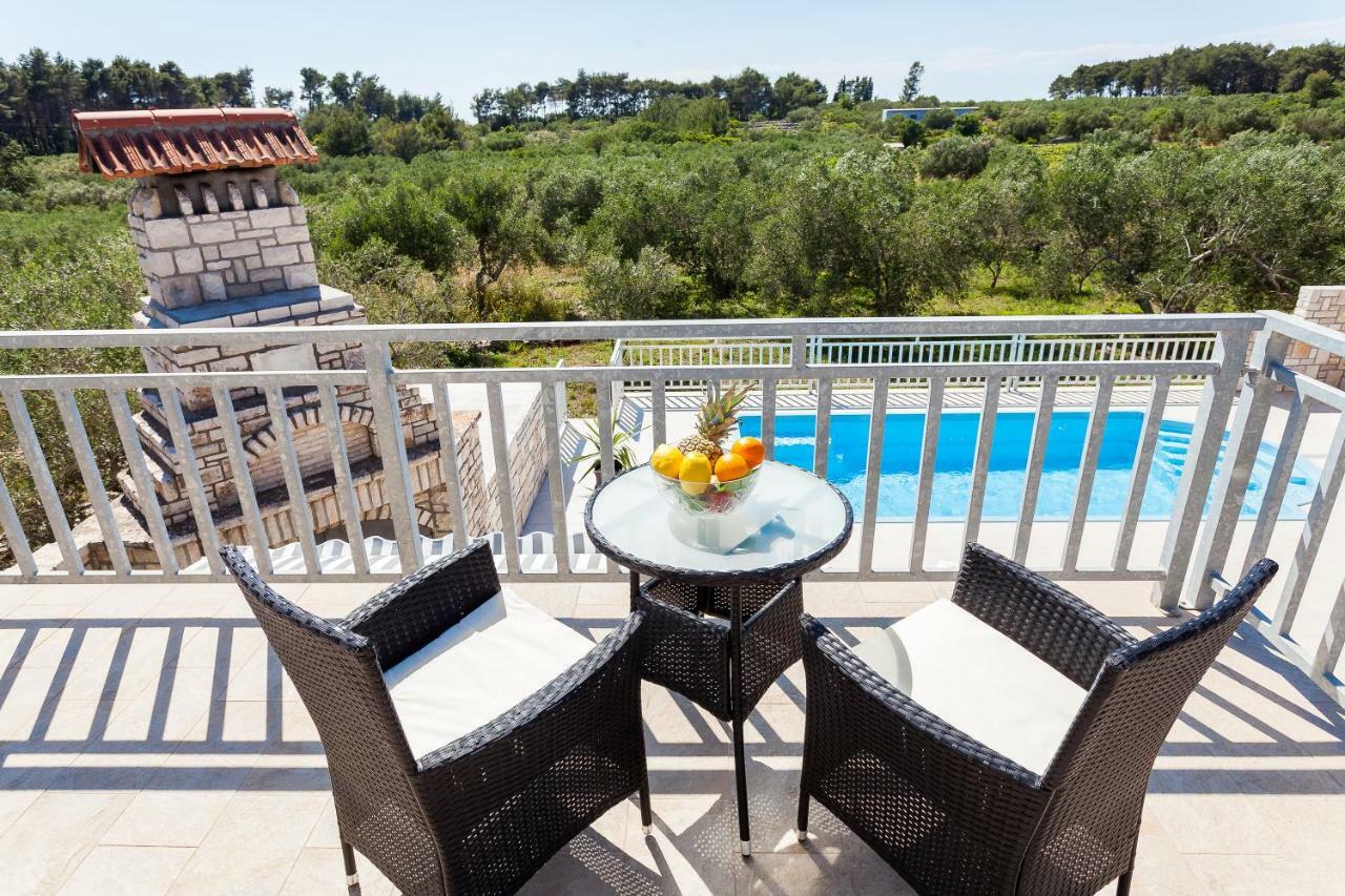 Villa Barbara - Olive Paradise, With Chlorine-Free Pool 尼亚卢卡 外观 照片